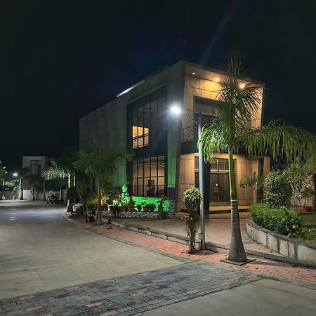 Castillo The Villa Near Kamrej Surat Exterior foto
