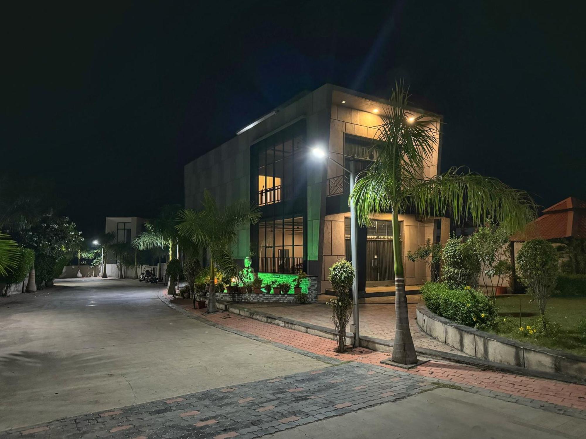 Castillo The Villa Near Kamrej Surat Exterior foto