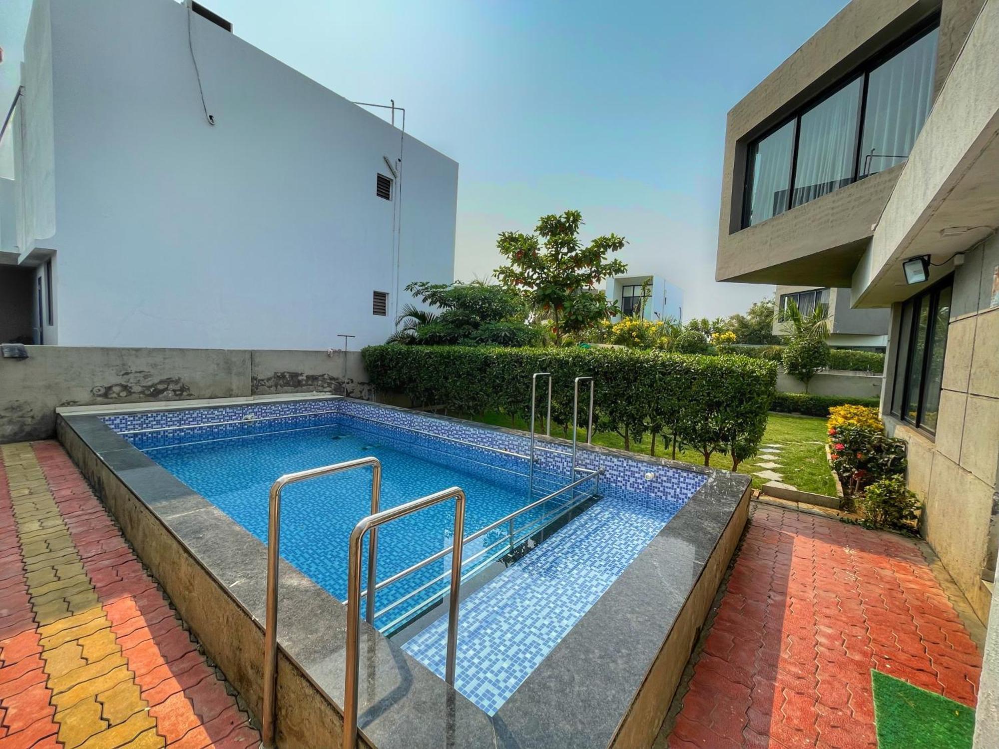 Castillo The Villa Near Kamrej Surat Exterior foto